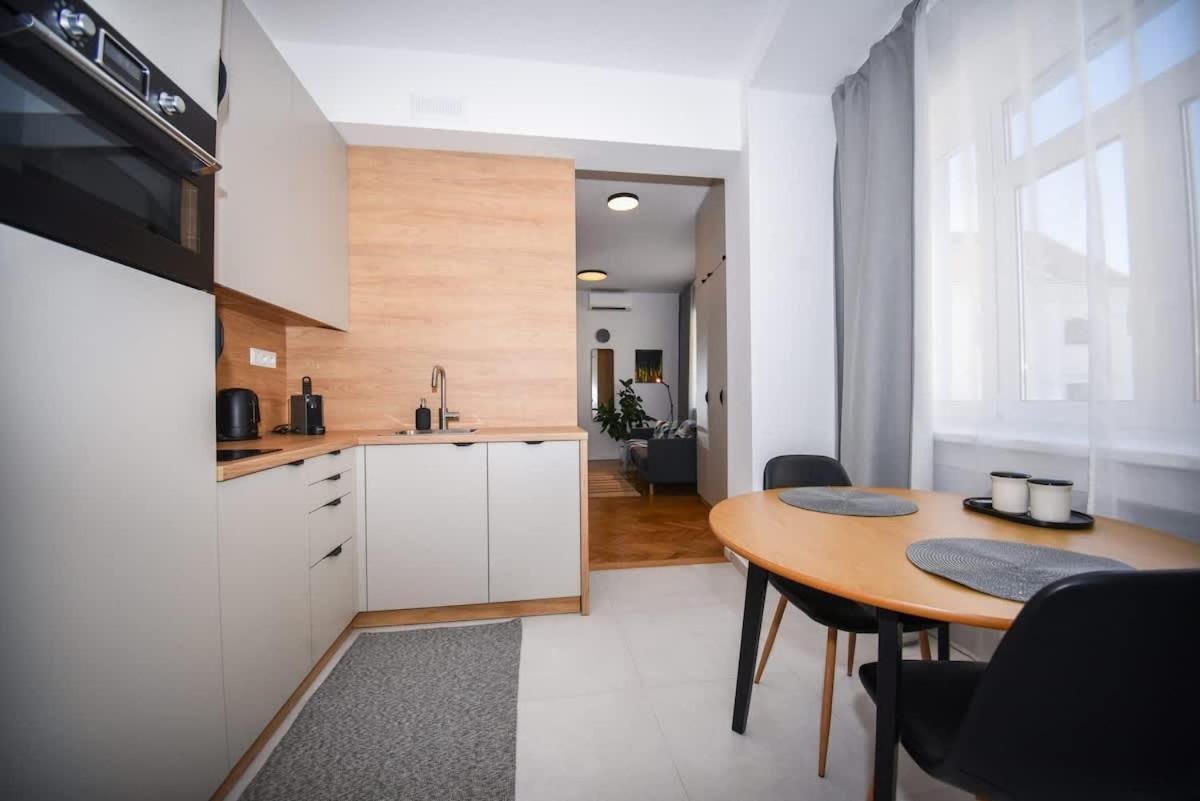 City Center Studio - Comfy & Modern Bratislava Extérieur photo